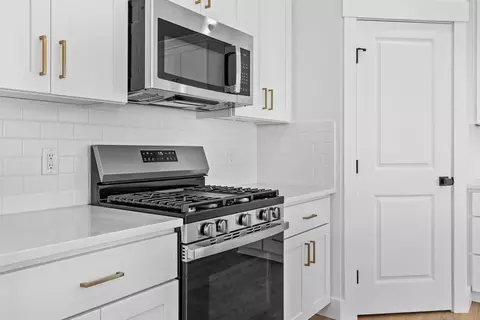 Kitchen - 1502 Silver Canoe Loop, Logan, UT 84321 photo 6 of 9