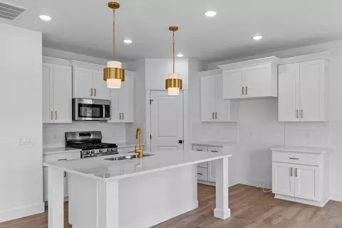 Kitchen - 1502 Silver Canoe Loop, Logan, UT 84321 photo 3 of 9