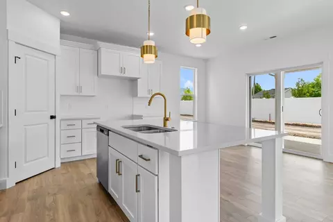 Kitchen - 1502 Silver Canoe Loop, Logan, UT 84321 photo 5 of 9