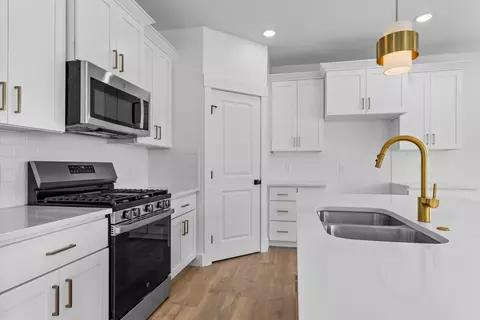Kitchen - 1502 Silver Canoe Loop, Logan, UT 84321 photo 4 of 9