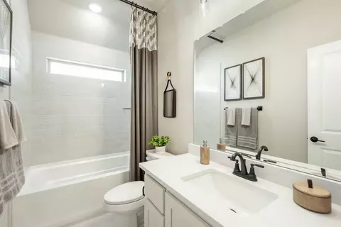Bath - 1706 Baldwin Dr, Cedar Hill, TX 75104 photo 3 of 6