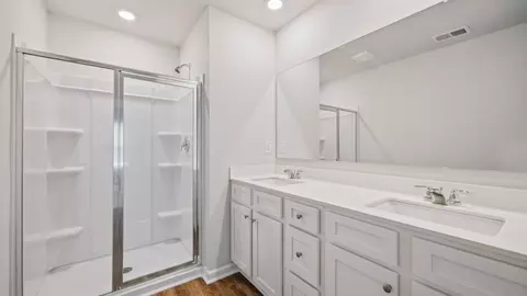 Bath - 467 Tate St, Monroe, GA 30655 photo 2 of 2