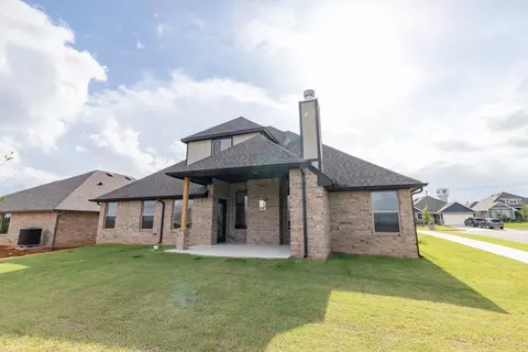 Exterior - 932 Hydrangea Way, Edmond, OK 73034 photo 39 of 43