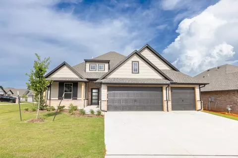 Exterior - 932 Hydrangea Way, Edmond, OK 73034 photo 3 of 43