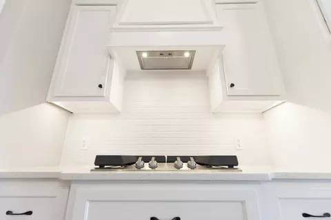 Kitchen - 932 Hydrangea Way, Edmond, OK 73034 photo 12 of 22