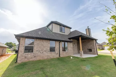 Exterior - 932 Hydrangea Way, Edmond, OK 73034 photo 38 of 43