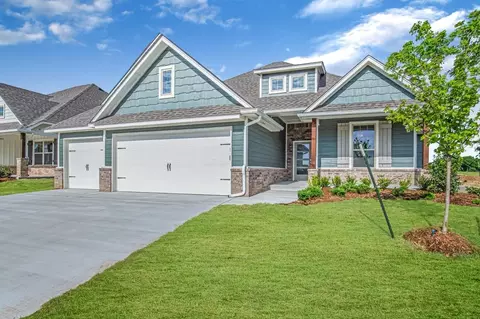Exterior - 932 Hydrangea Way, Edmond, OK 73034 photo 7 of 40