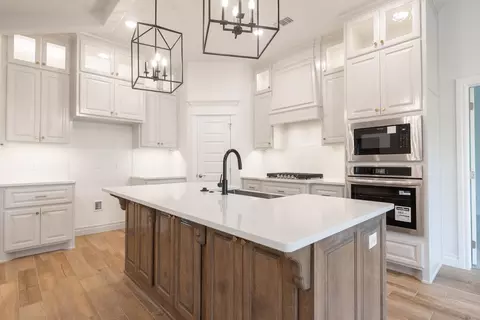 Kitchen - 932 Hydrangea Way, Edmond, OK 73034 photo 2 of 22