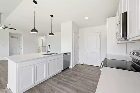 Kitchen - 303 Olympic Dr, Pacific, MO 63069 photo 3 of 5