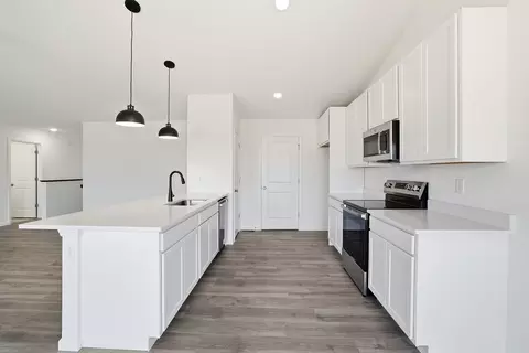 Kitchen - 303 Olympic Dr, Pacific, MO 63069 photo 4 of 5