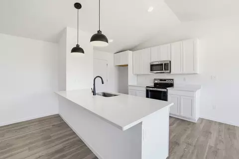 Kitchen - 303 Olympic Dr, Pacific, MO 63069 photo 2 of 5