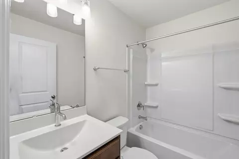 Bath - 303 Olympic Dr, Pacific, MO 63069 photo 3 of 3