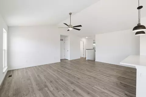 Living - 303 Olympic Dr, Pacific, MO 63069 photo 4 of 4