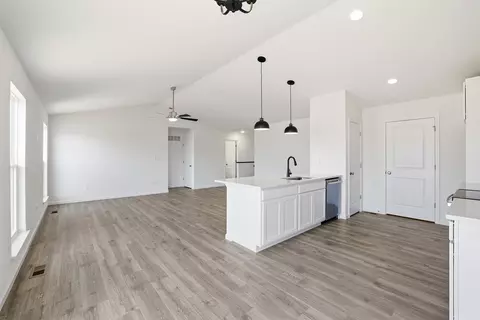 Living - 303 Olympic Dr, Pacific, MO 63069 photo 3 of 4