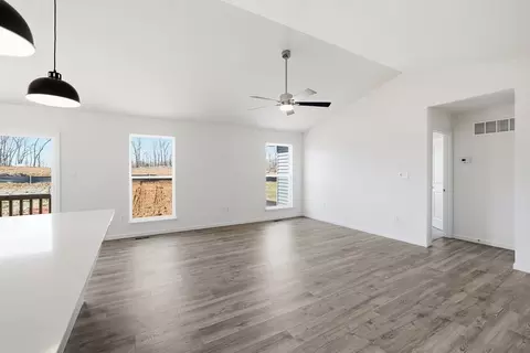 Living - 303 Olympic Dr, Pacific, MO 63069 photo 2 of 4
