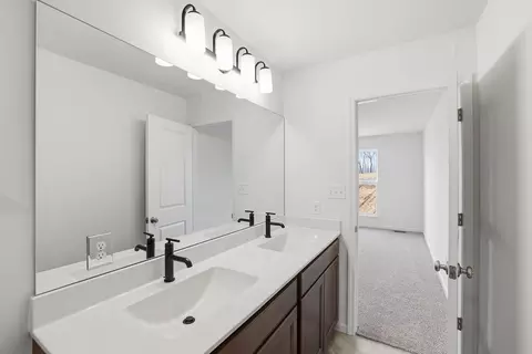 Bath - 303 Olympic Dr, Pacific, MO 63069 photo 2 of 3