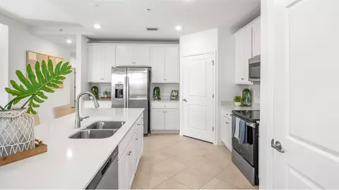 Kitchen - 17121 Jadestone Ct, Venice, FL 34293 photo 2 of 3