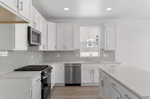 Kitchen - 2385 S 1230 W, Syracuse, UT 84075 photo 2 of 2