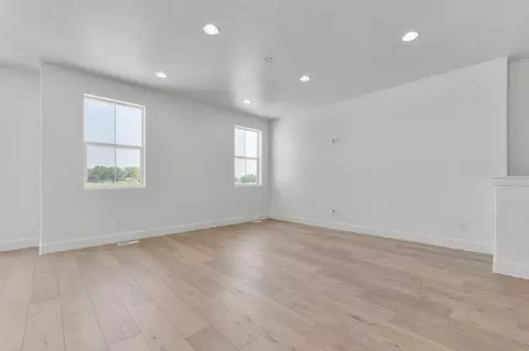 Living - 2385 S 1230 W, Syracuse, UT 84075 photo 1 of 2