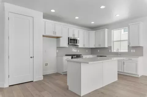 Kitchen - 2385 S 1230 W, Syracuse, UT 84075 photo 1 of 2