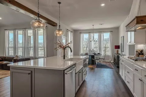 Kitchen - 16140 Tall Grass Dr, Moore, OK 73170 photo 6 of 6