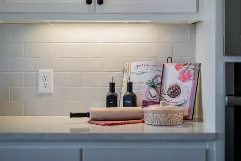 Kitchen - 16140 Tall Grass Dr, Moore, OK 73170 photo 3 of 6