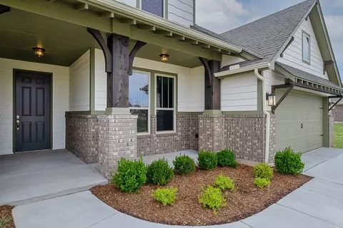 Exterior - 16140 Tall Grass Dr, Moore, OK 73170 photo 4 of 11