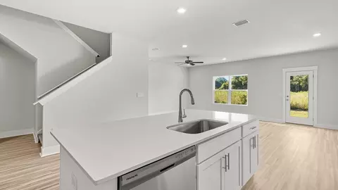 Kitchen - 5277 Lemay Cir, Crestview, FL 32539 photo 4 of 7