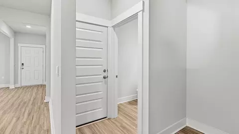 Entry Way - 5277 Lemay Cir, Crestview, FL 32539 photo 3 of 7