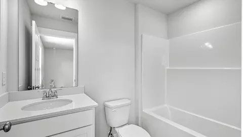 Bath - 5277 Lemay Cir, Crestview, FL 32539 photo 3 of 4