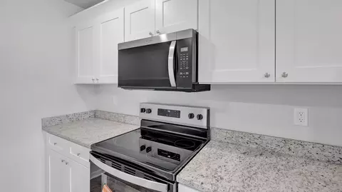 Kitchen - 90 Pine St, Byhalia, MS 38611 photo 4 of 11