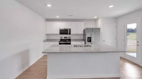 Kitchen - 90 Pine St, Byhalia, MS 38611 photo 2 of 11