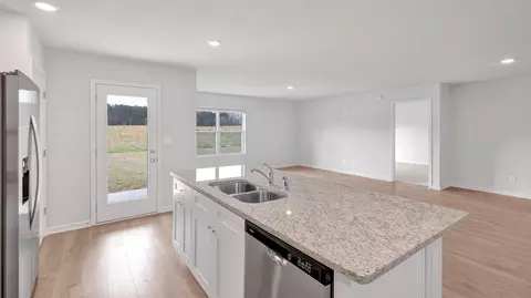 Kitchen - 90 Pine St, Byhalia, MS 38611 photo 7 of 11