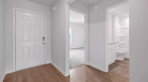 Entry Way - 90 Pine St, Byhalia, MS 38611 photo 1 of 6