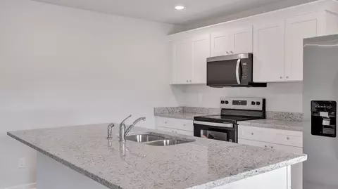 Kitchen - 90 Pine St, Byhalia, MS 38611 photo 6 of 11