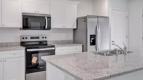 Kitchen - 90 Pine St, Byhalia, MS 38611 photo 5 of 11