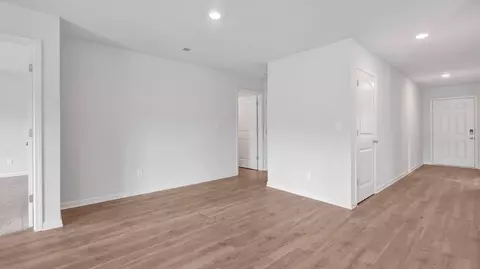 Entry Way - 90 Pine St, Byhalia, MS 38611 photo 2 of 6