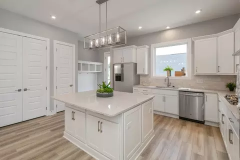 Kitchen - 105 Encore Park Bnd, Powell, OH 43065 photo 2 of 11