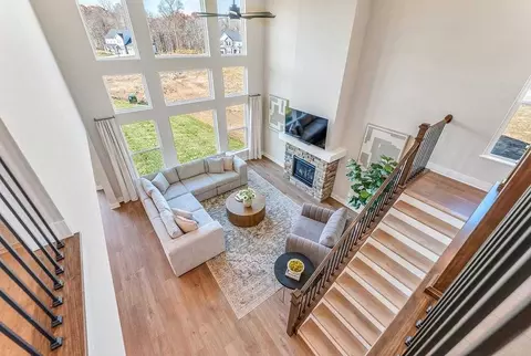 Living - 14 Mazzolla Ct, Delaware, OH 43015 photo 2 of 4