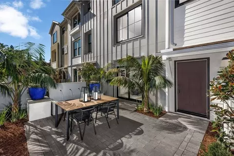 2410 Gazania Ln, Carlsbad, CA 92008
