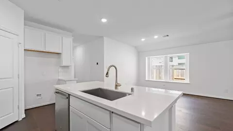 Kitchen - 506 Cotton Patch Dr, Willis, TX 77318 photo 4 of 5