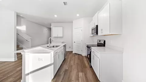 Kitchen - 5639 Thatcher Rd, Crestview, FL 32539 photo 3 of 7