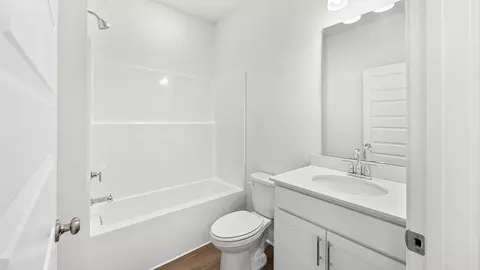 Bath - 5639 Thatcher Rd, Crestview, FL 32539 photo 1 of 12