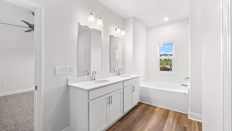 Bath - 5639 Thatcher Rd, Crestview, FL 32539 photo 3 of 12