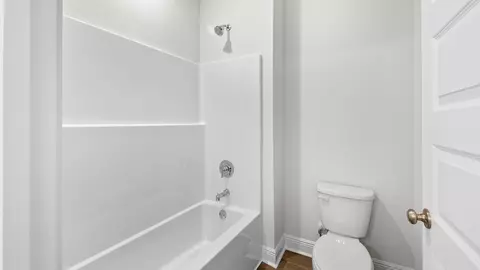 Bath - 5639 Thatcher Rd, Crestview, FL 32539 photo 5 of 12