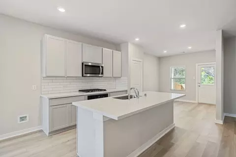 Kitchen - 12048 Moonlight Path Dr, Conroe, TX 77304 photo 5 of 7