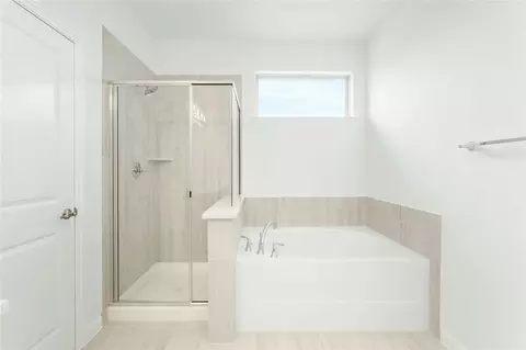 Bath - 112 Sweetwater Dr, Commerce, TX 75428 photo 1 of 4