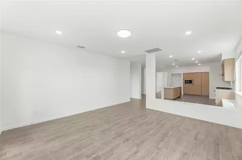 Living - 112 Sweetwater Dr, Commerce, TX 75428 photo 4 of 4