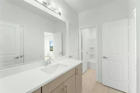Bath - 112 Sweetwater Dr, Commerce, TX 75428 photo 2 of 4