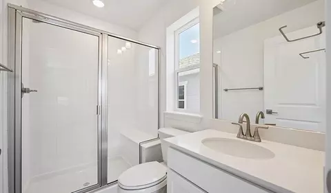 Bath - 5566 Tamarack Ave, Longmont, CO 80504 photo 3 of 7
